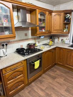En-suit double Bedroom in Thornbury Bradord - 2