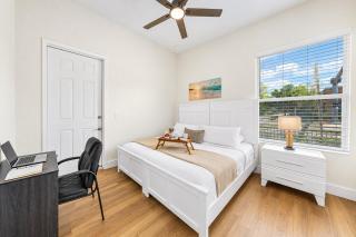 Ultimate Tampa Stay Dual Units 6BR Sleeps 17 - 8