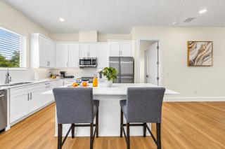 Ultimate Tampa Stay Dual Units 6BR Sleeps 17 - 7