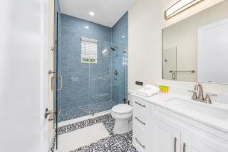Ultimate Tampa Stay Dual Units 6BR Sleeps 17 - 6