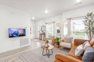 Modern Bentonville Home 3BR + Office - 8