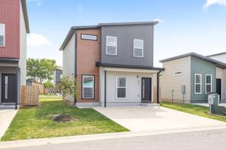 Modern Bentonville Home 3BR + Office - 3