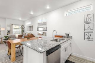 Modern Bentonville Home 3BR + Office - 2