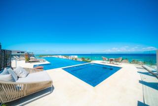 3BR Top-Floor Marila - 1 Block to Beach & Views - 9