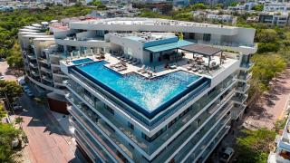 3BR Top-Floor Marila - 1 Block to Beach & Views - 0