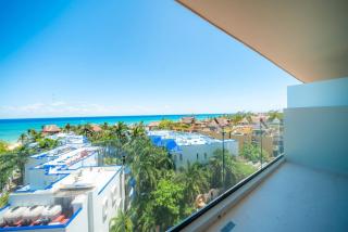3BR Top-Floor Marila - 1 Block to Beach & Views - 5