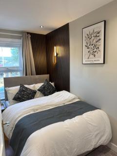 Central and Stylish 3-Bed Cambridge Home - 9