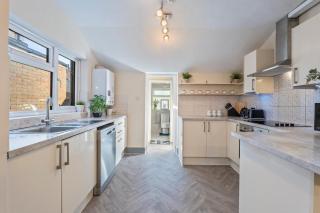 Central and Stylish 3-Bed Cambridge Home - 1
