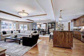 Platinum 2 Bedroom Vacation Rental In The Heart Of Vail That Includes Ski Valet, Ski Deck, Rooftop Pool, Panoramic Views - 8
