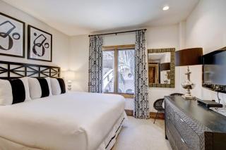 Platinum 2 Bedroom Vacation Rental In The Heart Of Vail That Includes Ski Valet, Ski Deck, Rooftop Pool, Panoramic Views - 3
