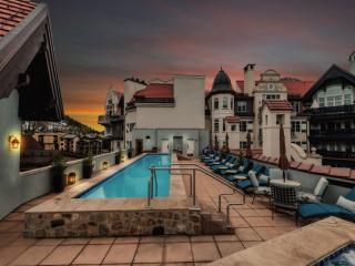 Platinum 2 Bedroom Vacation Rental In The Heart Of Vail That Includes Ski Valet, Ski Deck, Rooftop Pool, Panoramic Views - 1