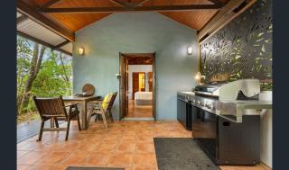 Gunnadoo Holiday Hut with Ocean Views and Jacuzzi - 7