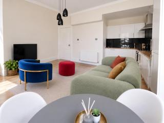Modern 2BDR in Glasgow - Sleeps 4 - Parking - 1