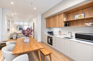 The Hudson 3BR Bright Courtenay Place Townhouse - 3