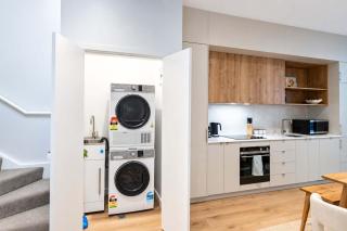 The Hudson 3BR Bright Courtenay Place Townhouse - 1
