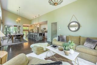 4-BR Villa on the Lake with hot tub near Tremblant - 4