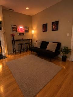 Closest Condo to The United Center 3 Bedrooms & Futon - 9