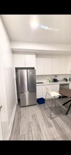Modern North York Home Near Airport and York University - 7