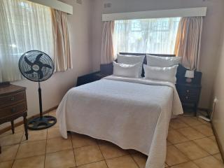 Ashley's Guest Cottage 2 - 4