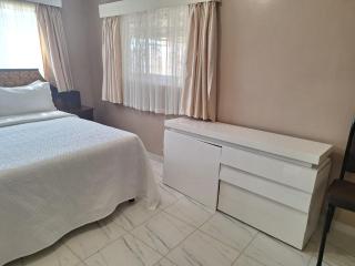 Ashley's Guest Cottage 2 - 3