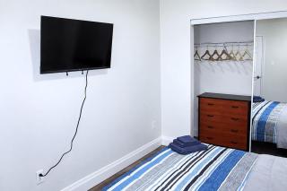 Sofi House in Barrie, 5 bedroom, pool table, PS4 - 1