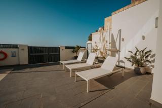 Sea Front Villa With Heated Pool - 8