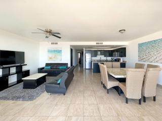 Spacious Ocean View Condo with Resort Pool #303 - 6