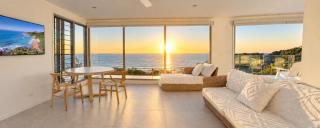 Coolum Bays Beachfront Apartment with Ocean View Bath - 7