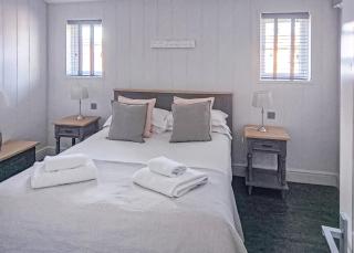 Cherry Bird Lodge Escape - 3