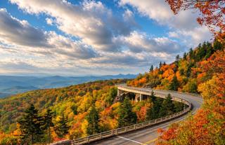 Beech Mountain Ski Studio - Fireplace - Fall & Ski Season - 6