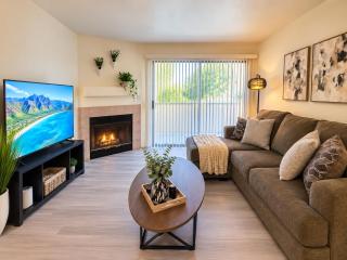 Furnished 2BR Pool & Gym Near UNLV - 0