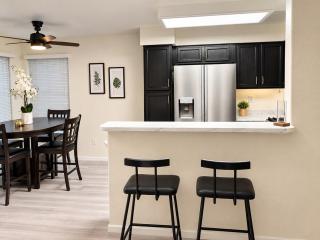 Furnished 2BR Pool & Gym Near UNLV - 4