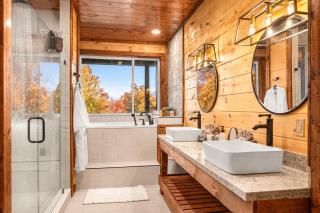 Gatlinburg Romantic Cabin -Hot Tub & Smoky Mountain Views - 9