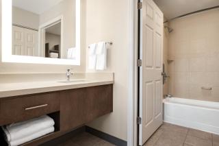 Staybridge Suites Oklahoma City-Quail Springs by IHG - 9