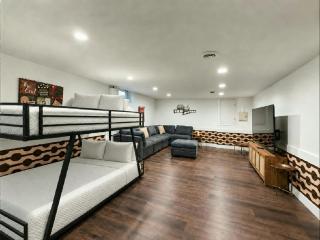 Spooky Nook Stay, Hot Tub & Games, Sleeps 12 - 1