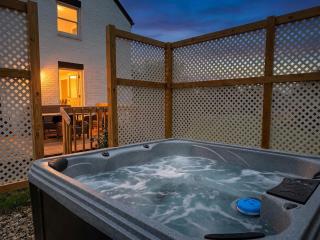 Spooky Nook Stay, Hot Tub & Games, Sleeps 12 - 7