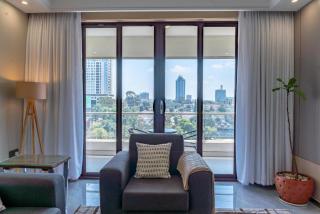 Luxury 3 Bed All Ensuite Apartment at One Riverside with Pool, Gym, Sunset Balcony & Optional Car Driver - 6