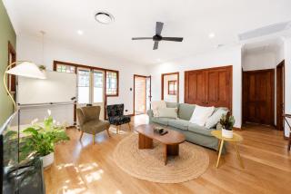 House of Fairy Wren -Charming Queenslander Cottage mins drive to Brisbane CBD and Gabba Stadium! - Holiday Home - 9