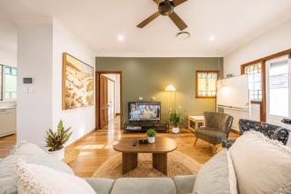 House of Fairy Wren -Charming Queenslander Cottage mins drive to Brisbane CBD and Gabba Stadium! - Holiday Home - 6