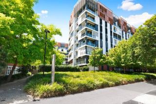 City Edge 2BD with Pool and Gym - 5