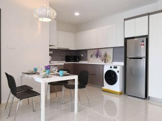 Stylish High-Floor Suite Near Komtar JBCC - 1