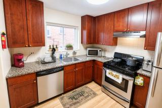 Family Friendly 2BR in Skokie Free Parking - 9