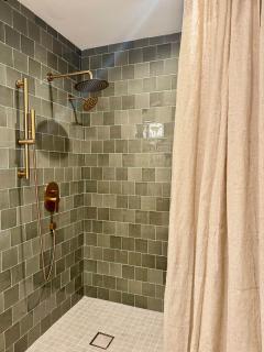 NEW RENO! Qtrs W/Private Entry&Patio Pet-Friendly - 3