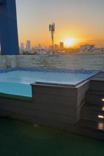 Luxurious 3 bedroom apartment with private jacuzzi area - 8
