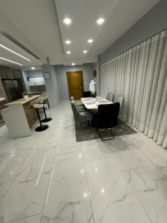 Luxurious 3 bedroom apartment with private jacuzzi area - 7