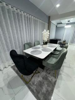 Luxurious 3 bedroom apartment with private jacuzzi area - 3