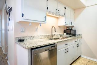 3BR Eastside Home Refrigerated A/C & Garage - 6