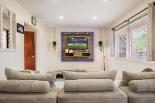 3BR Eastside Home Refrigerated A/C & Garage - 7