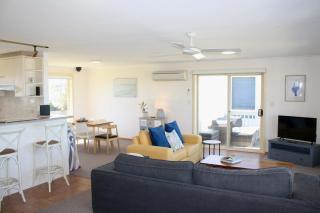 Esplanade Escape Absolute Beachfront WIFI-NBN - Middleton - 8