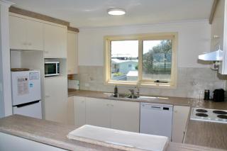 Esplanade Escape Absolute Beachfront WIFI-NBN - Middleton - 1